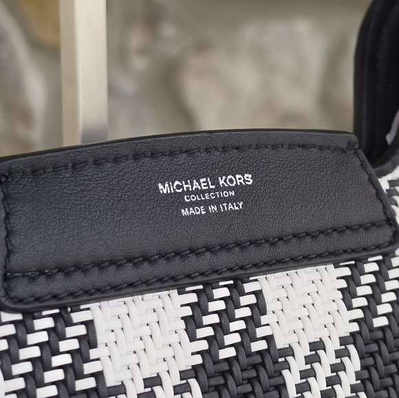 Michael Kors Collection Bancroft Medium Shoulder Bag - Picture 5 of 8